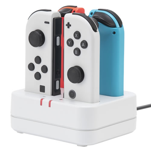 CYBER・コントローラー充電スタンド 4個タイプ（SWITCH Joy-Con用）ホワイト 充電中